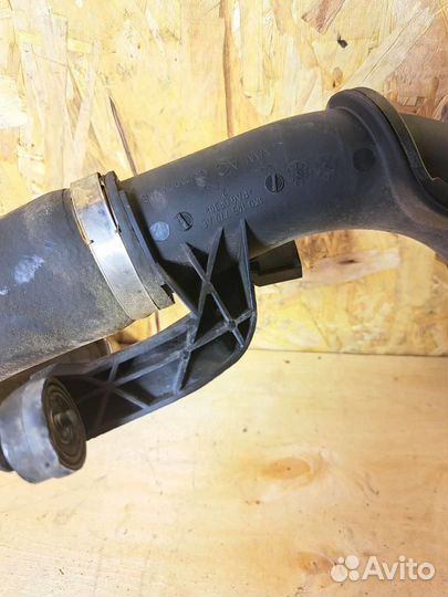 Патрубок интеркулера VW Passat (B7) 2011