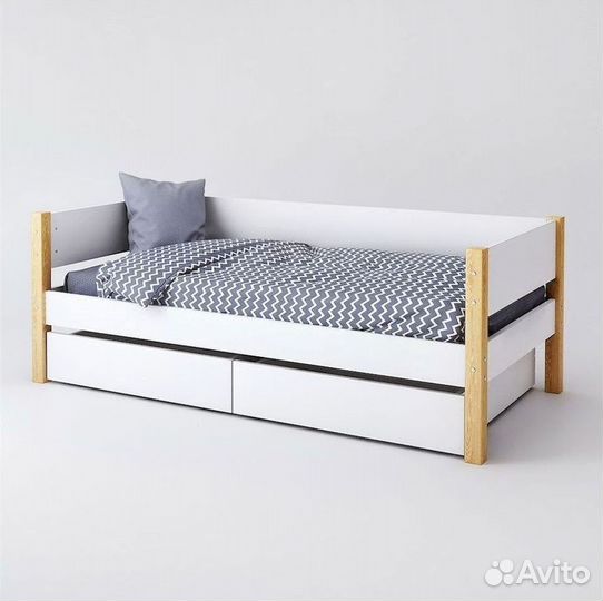 Детская кровать с бортиками