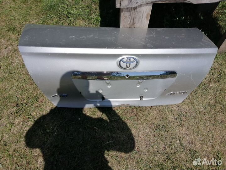 Продам крышку багажника на Toyota Alion с небольшы