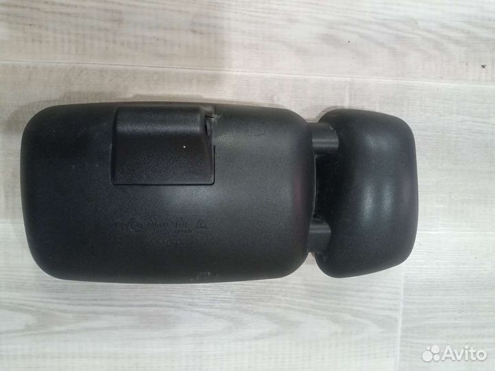 Зеркало заднего вида