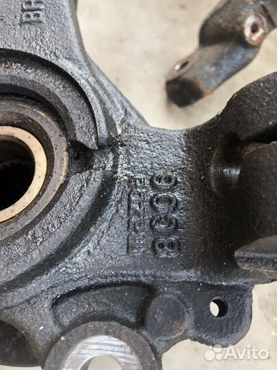 Правый поворотный кулак Mazda 3