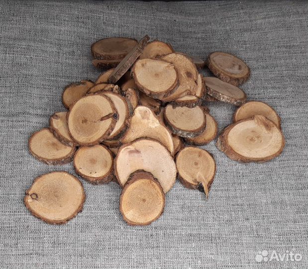 Спилы дерева, диаметр 3-5 см