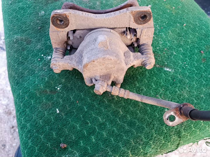 Суппорт передний левый Toyota Corolla 8 E110 2000г