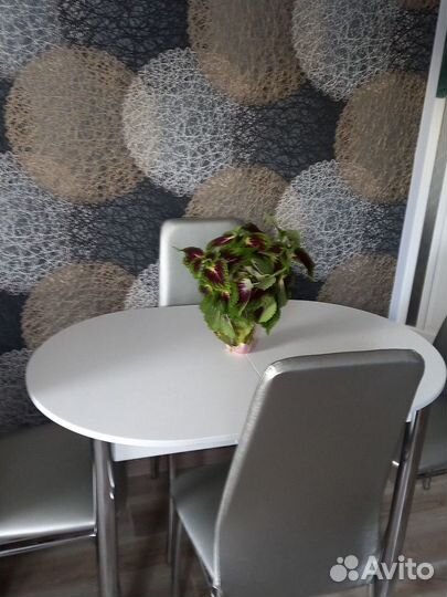 Столы кухонные раздвижные обеденные.Новые