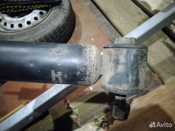 Задняя стойки ваз 2114