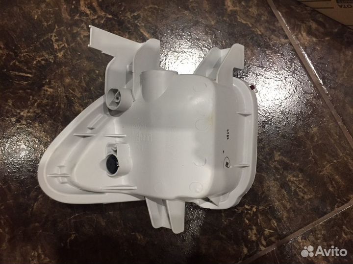 Фонарь новый в бампер RAV 4