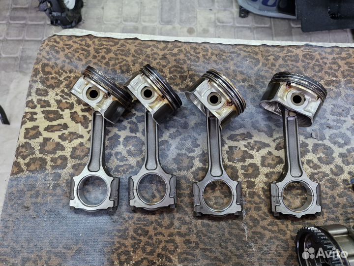 Шатун с поршнем Nissan Juke 2012 г