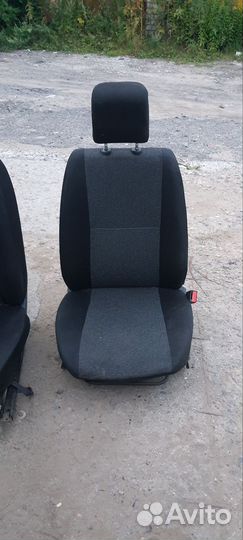 Передние кресла