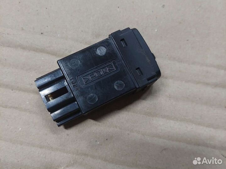 Кнопка регулировки фары Mitsubishi Space Wagon