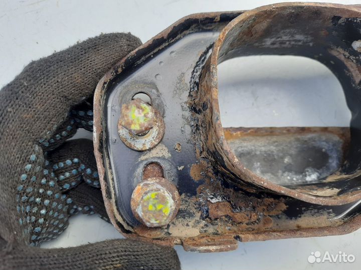 Кронштейн двигателя передний Ауди А6 С5