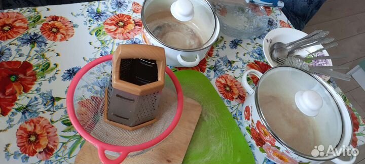 Кастрюли набор и посуда много пакетом