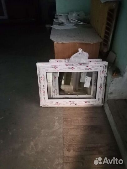 Окно маленькое цвет белый