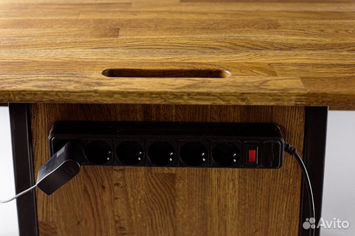 Студийный стол для студии звукозаписи