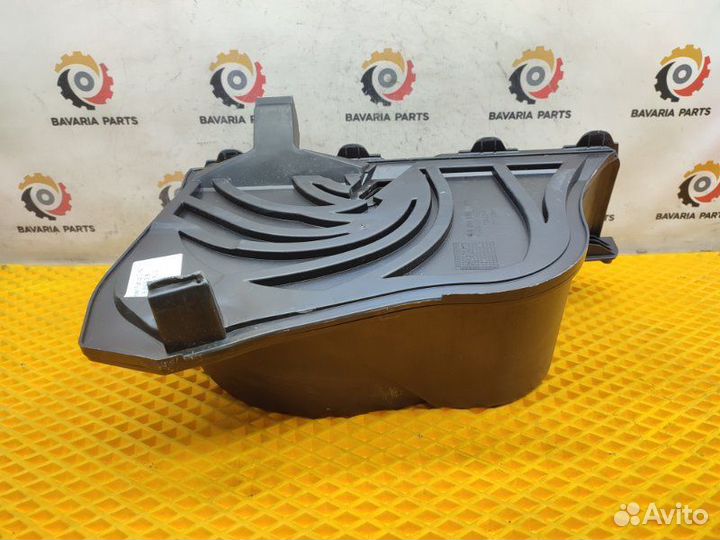 Воздухозаборник Mercedes E W207 3.5 M272 2010