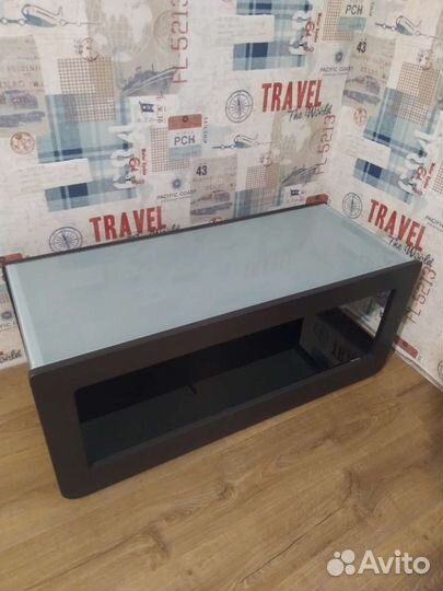 Стеклянная тумба под тв