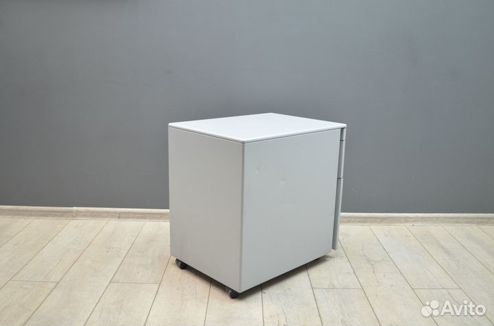 Тумба металлическая 3 ящика на колёсах