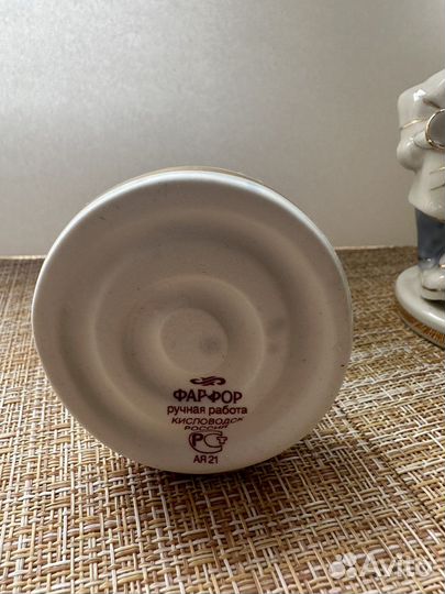 Статуэтка фарфор