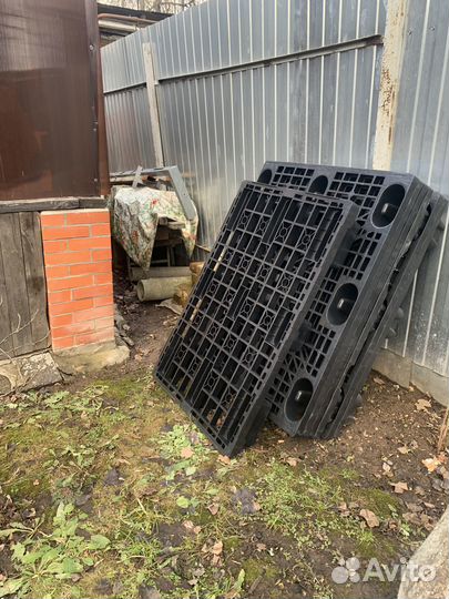 Пластиковые поддоны бу