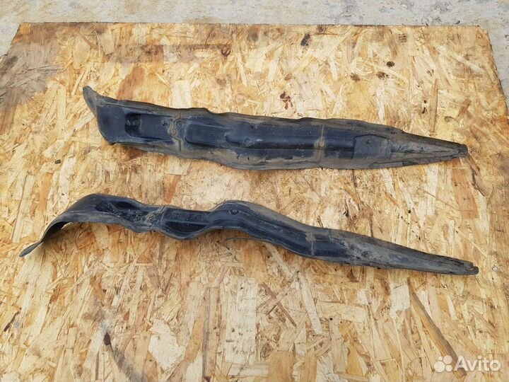 Пыльник переднего крыла правый Citroen C4 B7