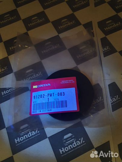 Сальник заднего дифференциала правый Honda CR-V