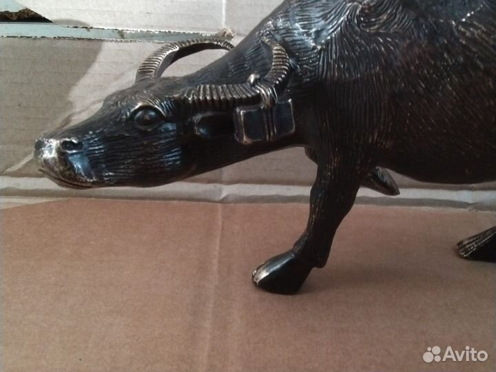 Монах на буйволе бронза