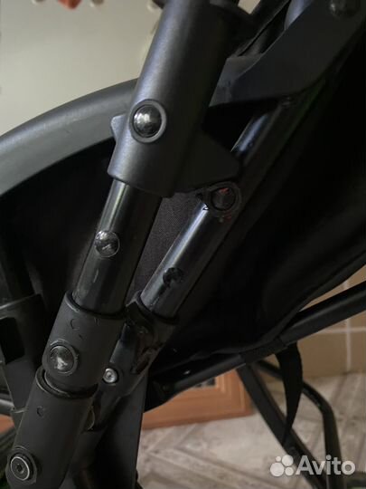 Прогулочная коляска с перекидной ручкой