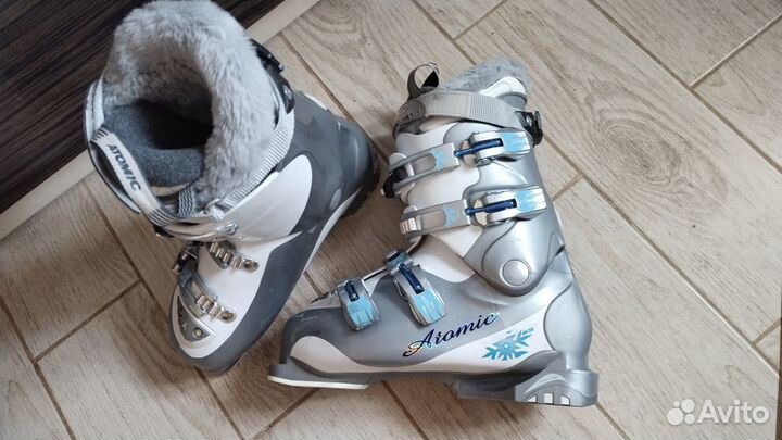 Горнолыжные ботинки Atomic размер 26