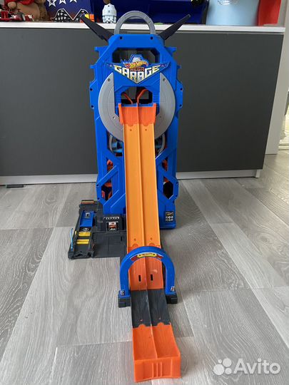 Hot wheels сити мега гараж