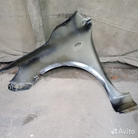 Крыло переднее правое toyota corolla 150