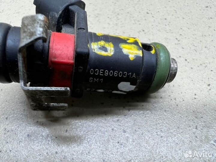 Форсунка инжекторная электрическая Skoda Fabia