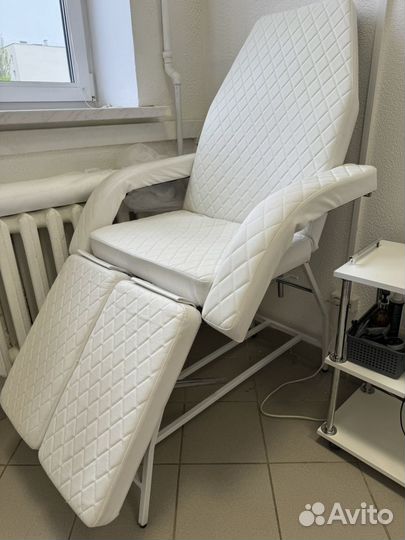 Педикюрное кресло, косметологическое бу