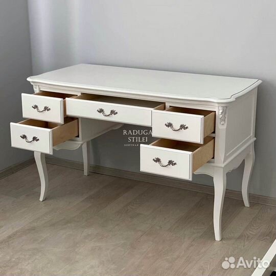 Письменный стол белый из массива