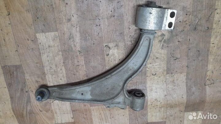 Рычаг передний правый Opel Astra J седан 1.6