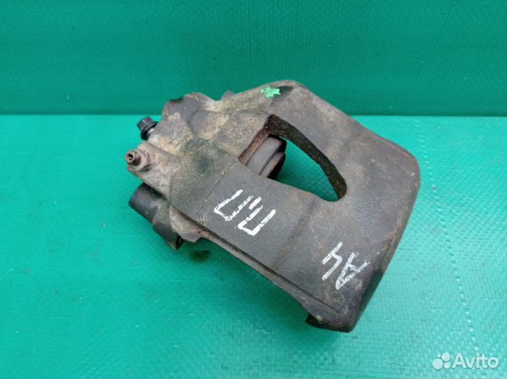 Суппорт тормозной передний правый Skoda Octavia