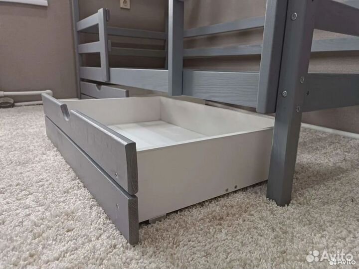 Кровать для двоих детей двухъярусная. Массив сосны