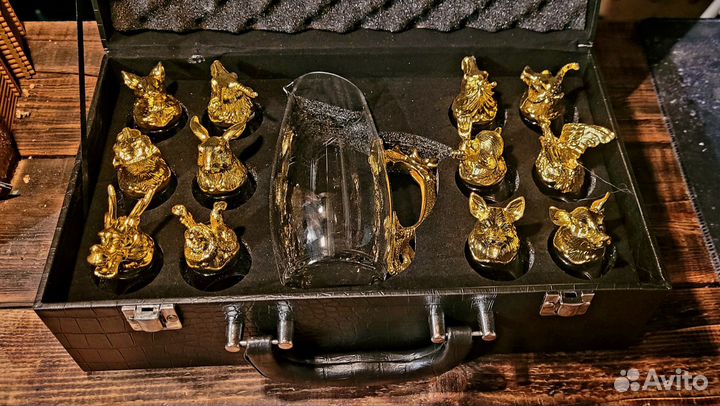 12 рюмок животных в подарочном кейсе