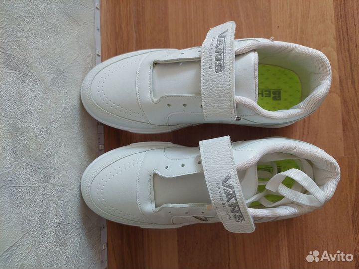 Кроссовки для девочки