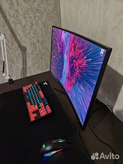 Новый изогнутый монитор AOC 165Гц