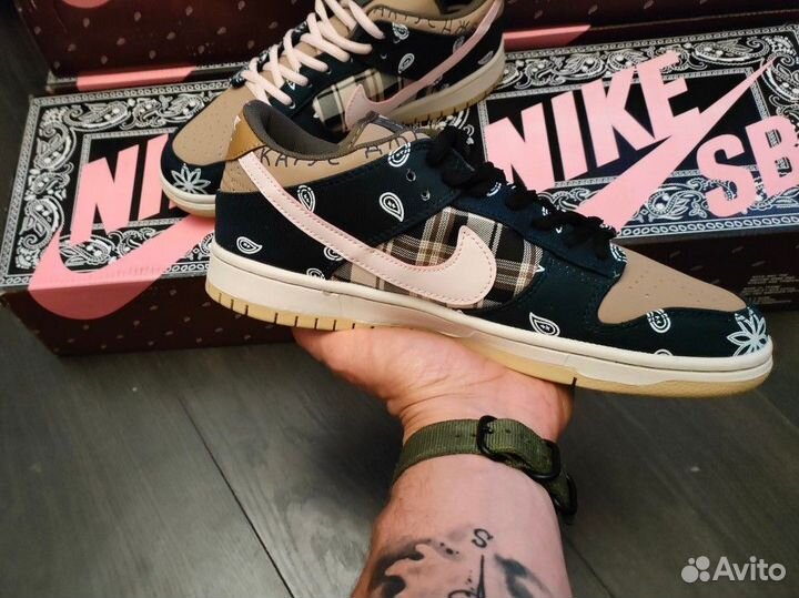 Nike sb dunk low travis scott