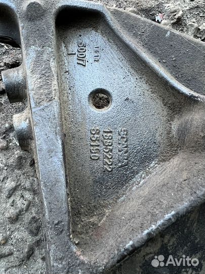 Кронштейн усилителя бампера RH 1885222