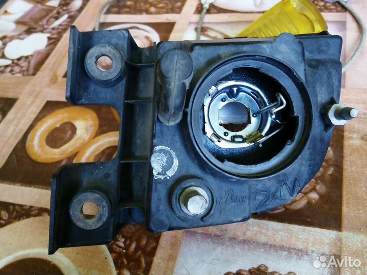 Противотуманная фара Toyota hiace R