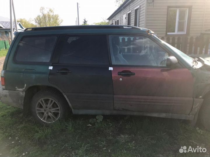 Subaru Forester 2.0 МТ, 1998, битый, 180 000 км