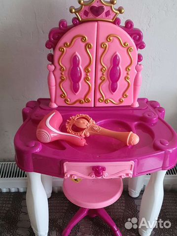 Туалетный столик детский,с зеркалом.Пластик