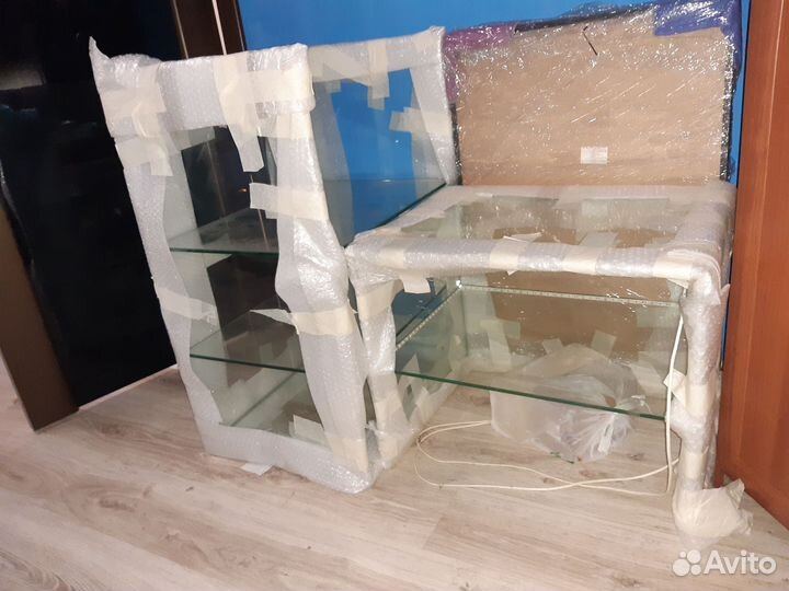 Витрина стеклянная