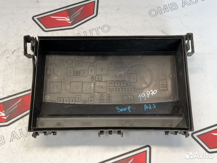 Крышка блока предохранителей Опель Астра J