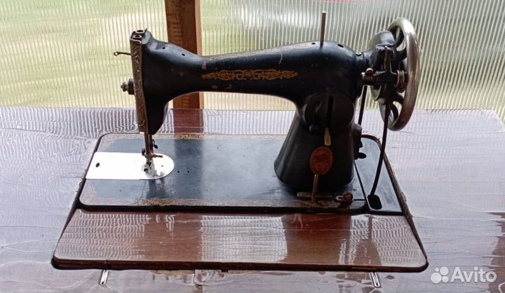 Швейная машина ножная Подольск 1954 год