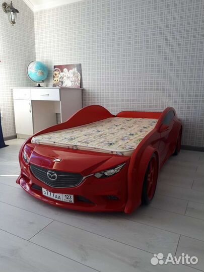 Детская кровать машина