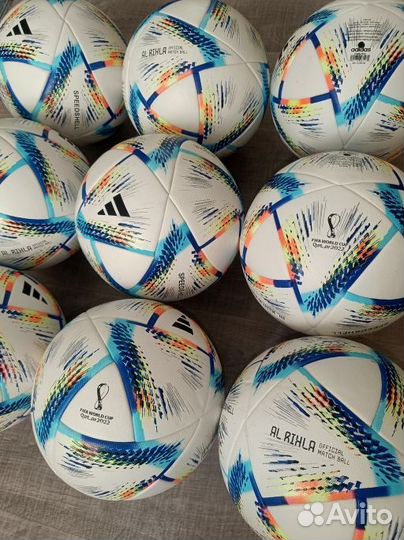 Новый футбольный мяч Adidas