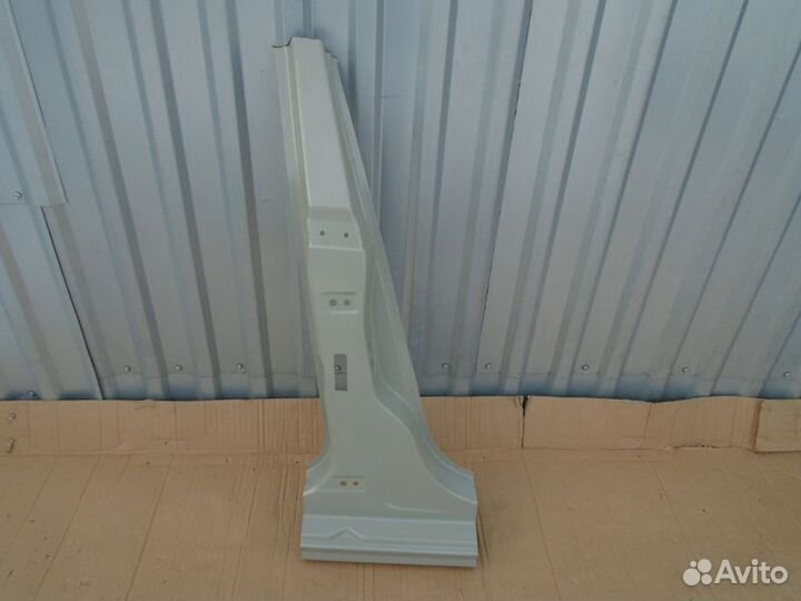 Jetta 6 средняя правая стойка кузова нов 5C6809836