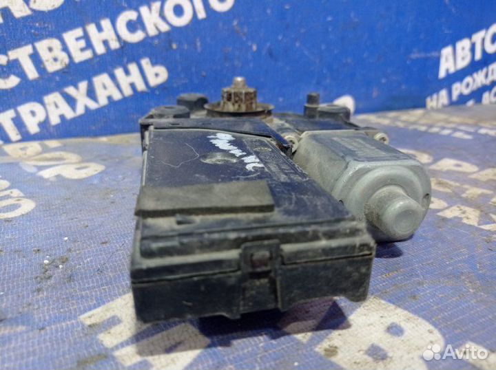 Моторчик стеклоподъемника Renault Fluence 1 седан